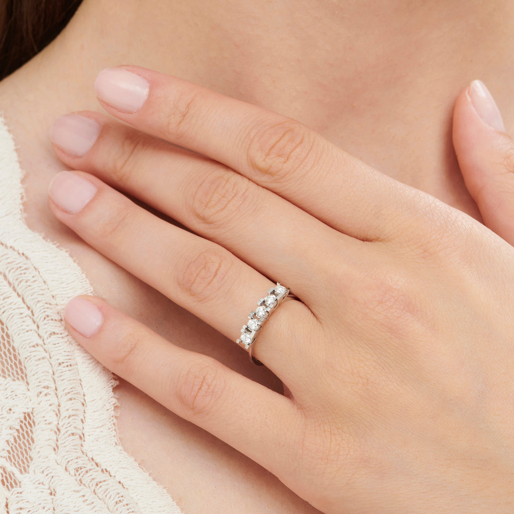 Fünf Steine Diamantring